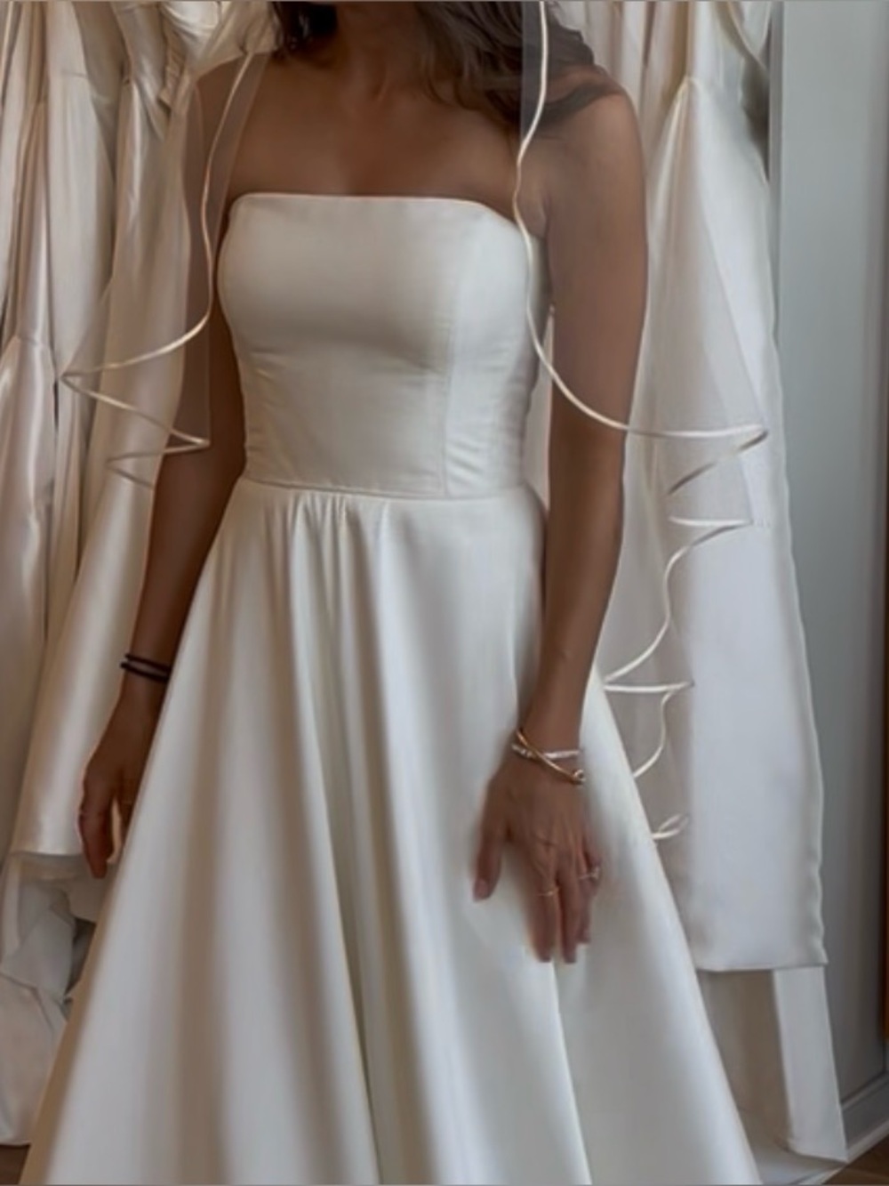 Fingertip wedding veil: angel cut satin ribbon edge
